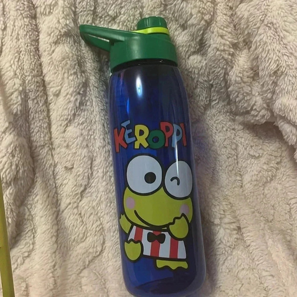 New with tags Keroppi water Bottle - Picture 2 of 4